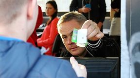 "Nietypowi kasjerzy" na Cracovii - zobacz, kto sprzedawał kibicom bilety (galeria)