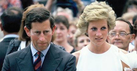 "The Crown". Elizabeth Debicki jako księżna Diana i Dominic West w roli księcia Karola na PIERWSZYCH ZDJĘCIACH z 5. sezonu!