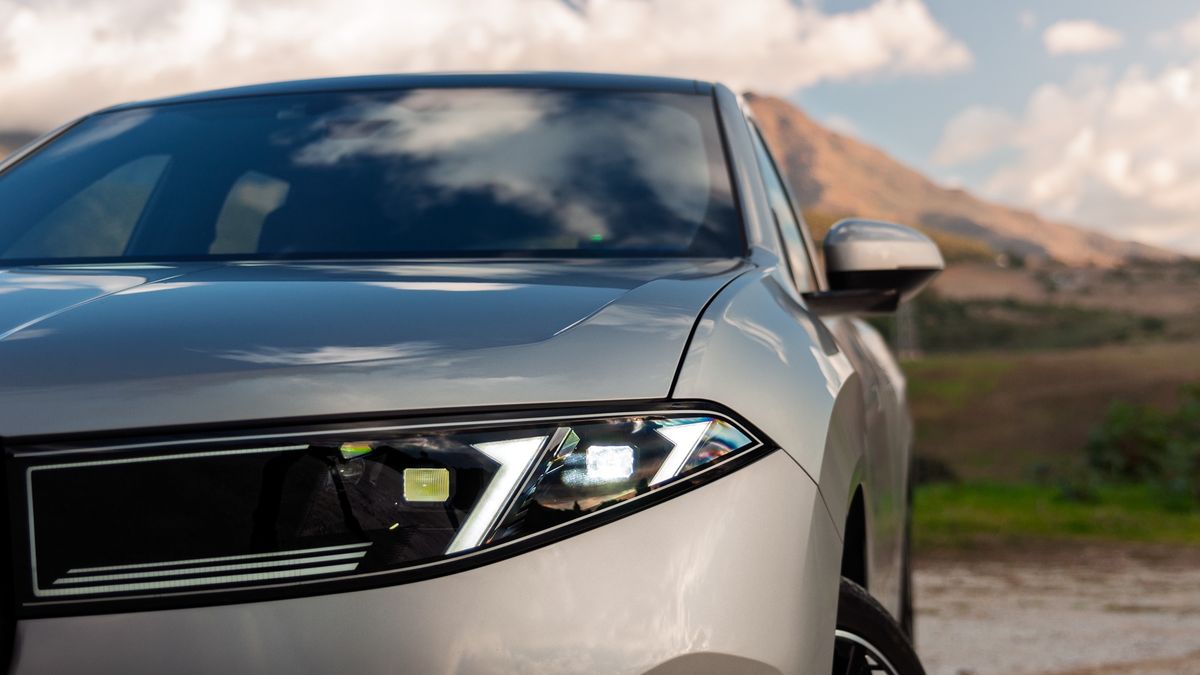 BMW iX3 50 xDrive (2025) - test, pierwsza jazda, recenzja