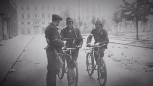 Poznajcie powstańczy, rowerowy patrol. "Rzadki widok w 1944 roku" [WIDEO]