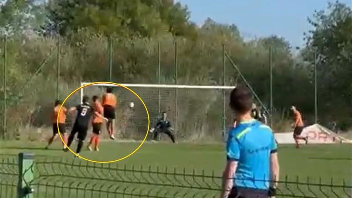 Twitter / Łukasz Olkowicz / Na zdjęciu: gol Ariela Borysiuka w klasie okręgowej