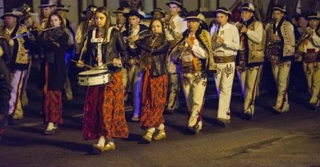 Lekcja patriotyzmu pod pomnikiem