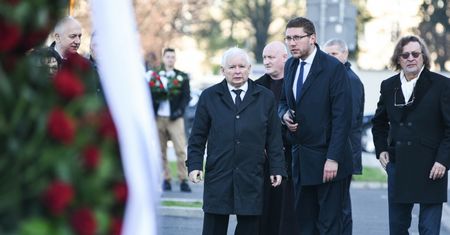 Rocznica Smoleńska w czasie pandemii. PiS chce ustrzec się błędów, władze "okroją" delegacje