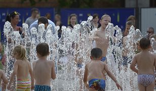 W miejskich fontannach kąpią się dzieci. "Największa głupota tego lata"