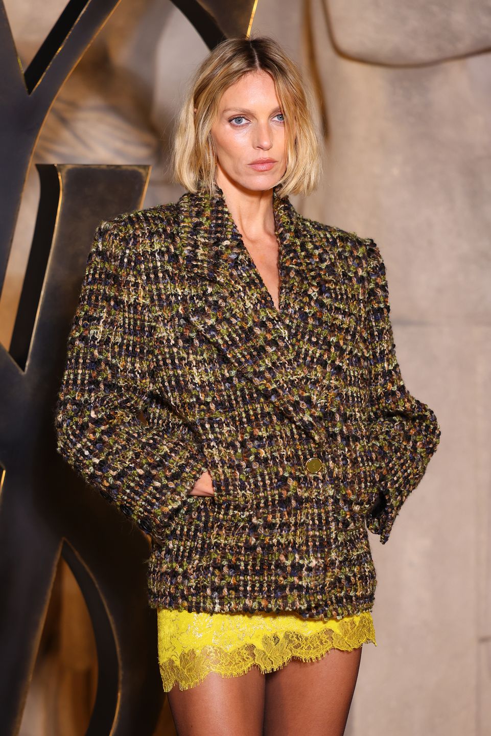 Anja Rubik na pokazie Saint Laurent