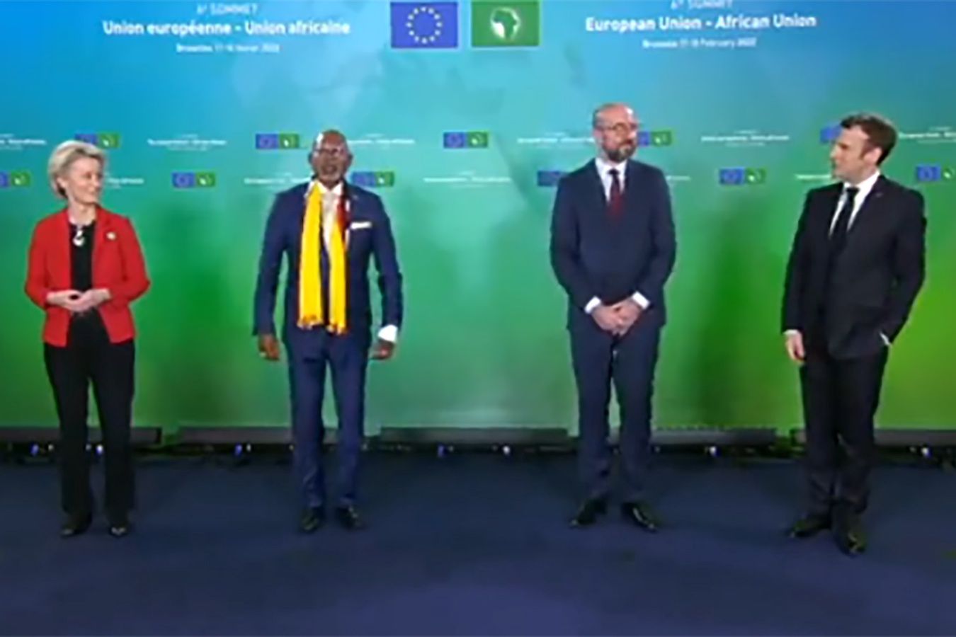 Szef MSZ Ugandy Odonga Jeje Abubakar (drugi od lewej) zignorował szefową KE Ursulę von der Leyen. Od prawej: prezydent Francji Emmanuel Macron, szef Rady Europejskiej Charles Michel