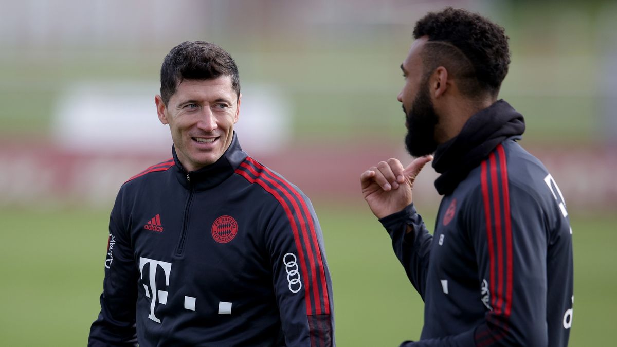 Robert Lewandowski (z lewej) i Eric Maxim Choupo-Moting