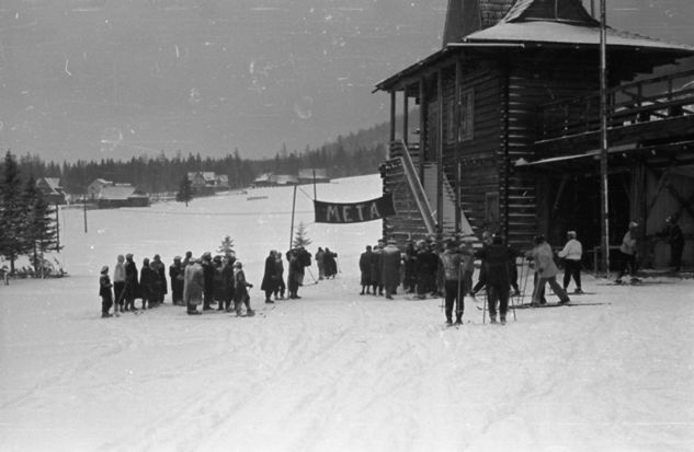Zdjęcie wykonane w czasie memoriałowego biegu zjazdowego Heleny Marusarzówny w 1949 roku