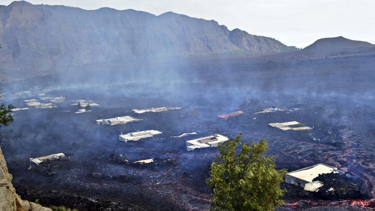 Wioska Portela zalana przez lawe z wulkanu Pico de Fogo.