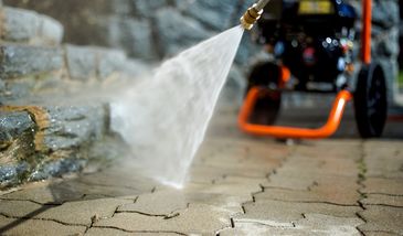 Myjka ciśnieniowa. Niezastąpiona podczas wiosennych prac w ogrodzie