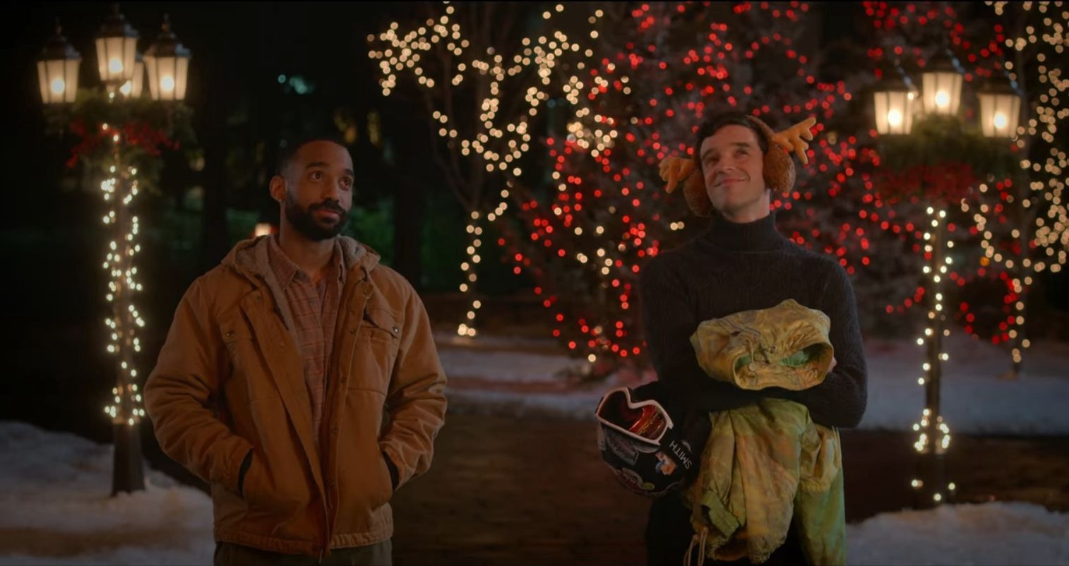 Peter prosi przyjaciela, aby udawał jego chłopaka przy świątecznym stole