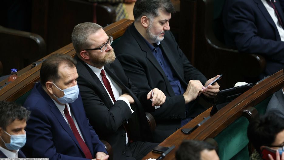 45. posiedzenie Sejmu IX kadencji17.12.2021 Warszawa Sejm 45. posiedzenie Sejmu IX kadencji  Fot. Andrzej Iwanczuk/REPORTER
n/z: Grzegorz Braun, Artur DziamborAndrzej Iwanczuk/REPORTER
