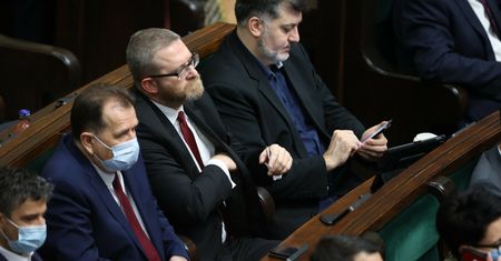 Poseł Grzegorz Braun kolejny znów wykluczony z obrad Sejmu. Chodzi o maseczkę