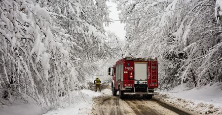 Prawie 3 tys. interwencji strażaków. Południe Polski pod śniegiem
