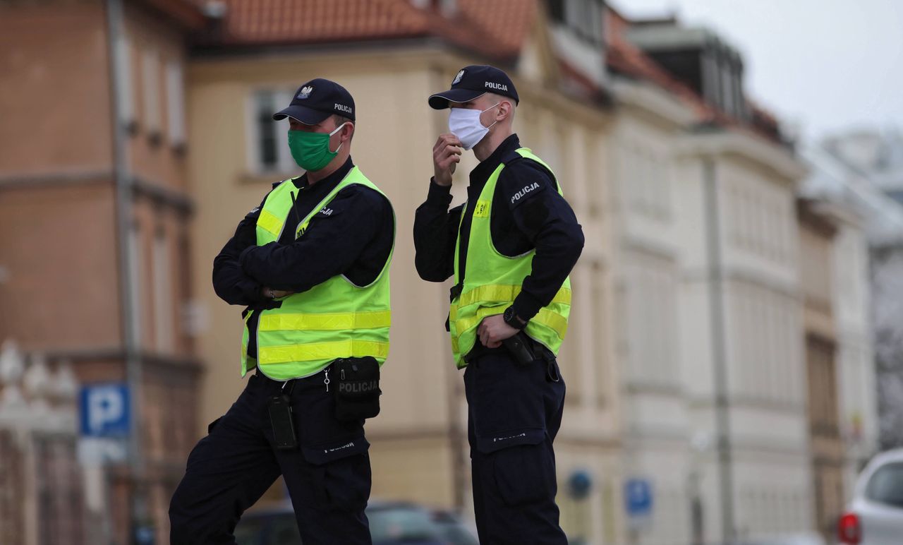 Koronawirus i mandaty. Większość Polaków chce kar za brak maseczki