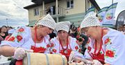 Panie ubijały masło na czas. Tradycyjny konkurs na Powiatowym Festiwalu Masła w Lubochni 2026