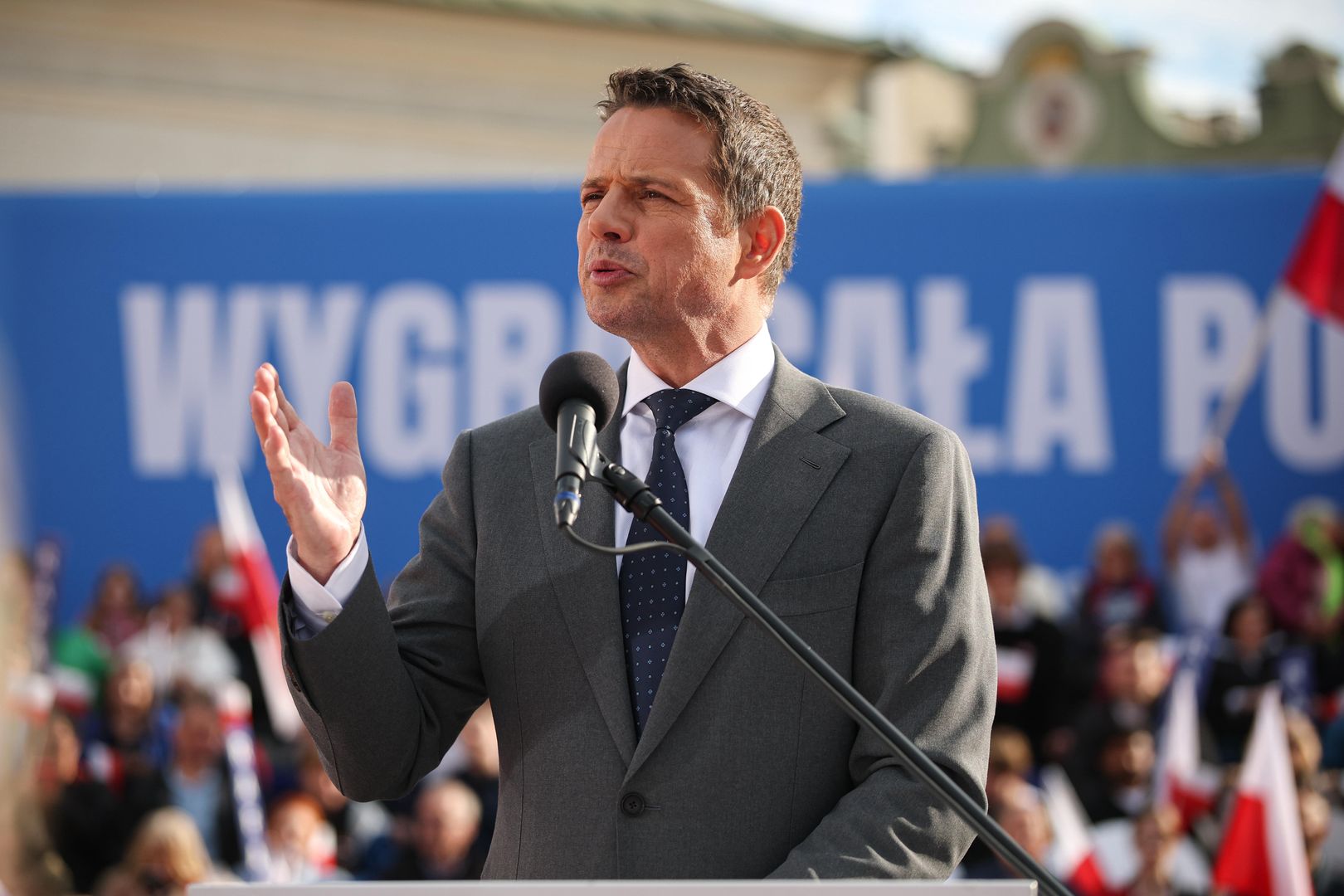 Rafa� Trzaskowski
Krak�w, 13.05.2025. Wybory Prezydenta RP 2025 - kampania. Kandydat KO, prezydent Warszawy Rafa� Trzaskowski na spotkaniu otwartym z sympatykami na Rynku G��wnym w Krakowie, 13 bm. (doro) PAP/�ukasz G�gulski
�ukasz G�gulski
kampania, Koalicja, Platforma Obywatelska, polityk, polityka, prezydencka, prezydenckie, spotkanie, wyborcza, wyborcze, wybory