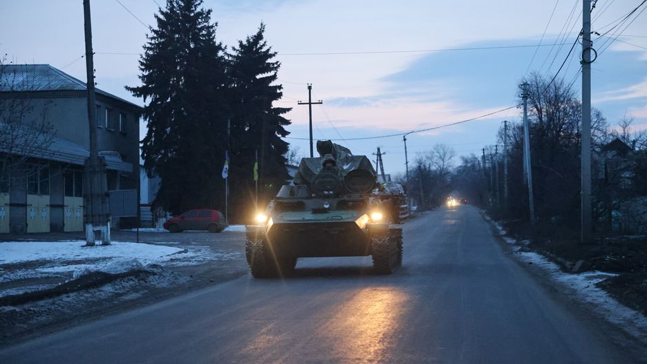 Bachmut, Ukraina, 07.02.2023. Żołnierze w miejscowości Bachmut w Donieckim Zagłębiu Węglowym, 7 bm. Trwa inwazja Rosji na Ukrainę. (mr) PAP/Eugene Titov