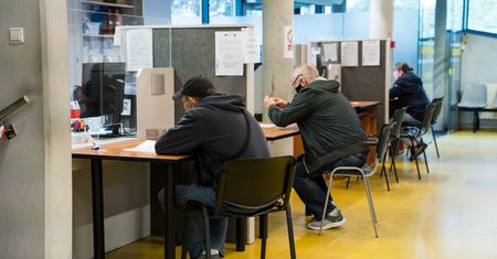 Polacy nie szukają pracy. Rekord w historii badania. Eksperci: winny "socjal", choć nie tylko
