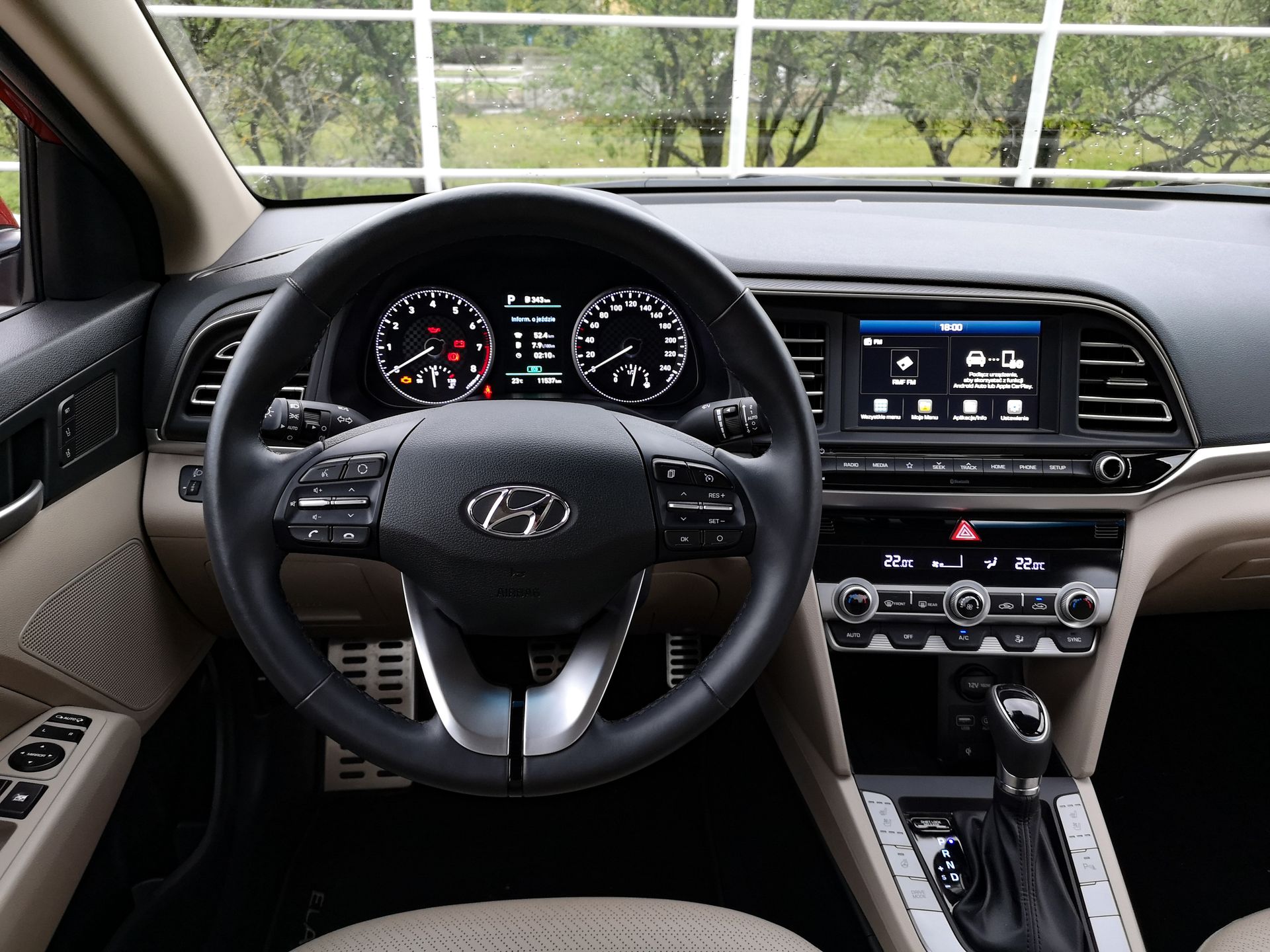 Hyundai Elantra: Hyundai SmartSense, Android Auto i kamera cofania 22