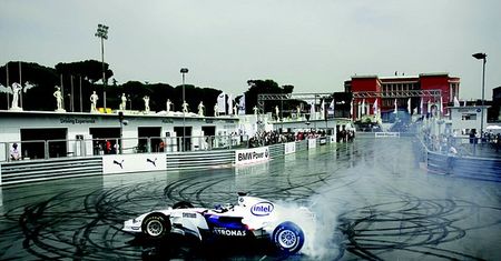 BMW Sauber F1 Team Pit Lane Park