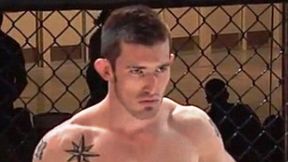 Widać, jak wynosi nieprzytomną dziewczynę. Były zawodnik MMA oskarżony o porwanie