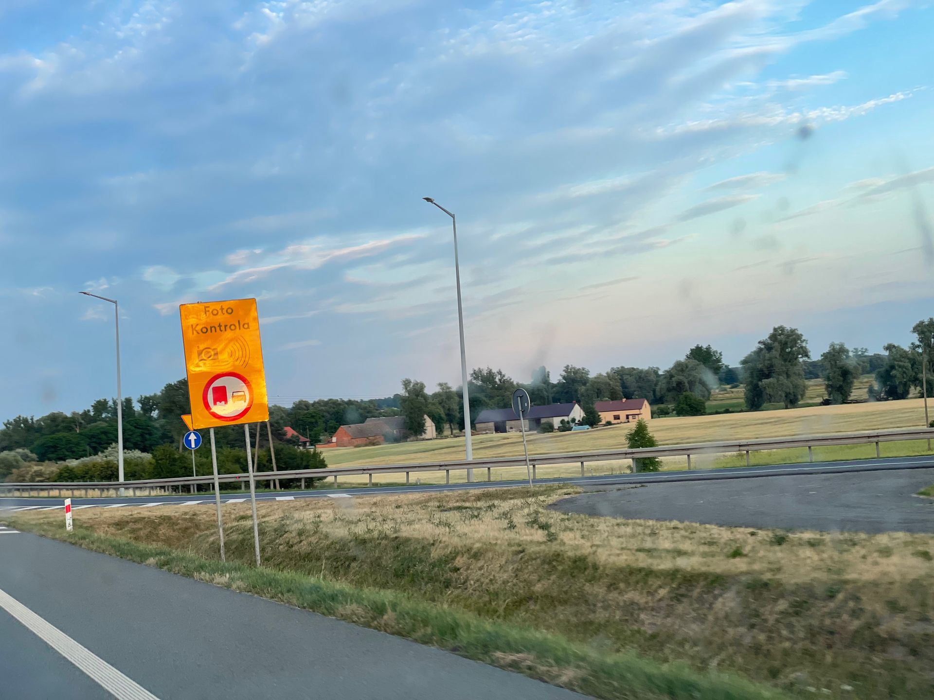 Fotoradar na A2 kontroluje wyprzedzanie przez ciężarówki