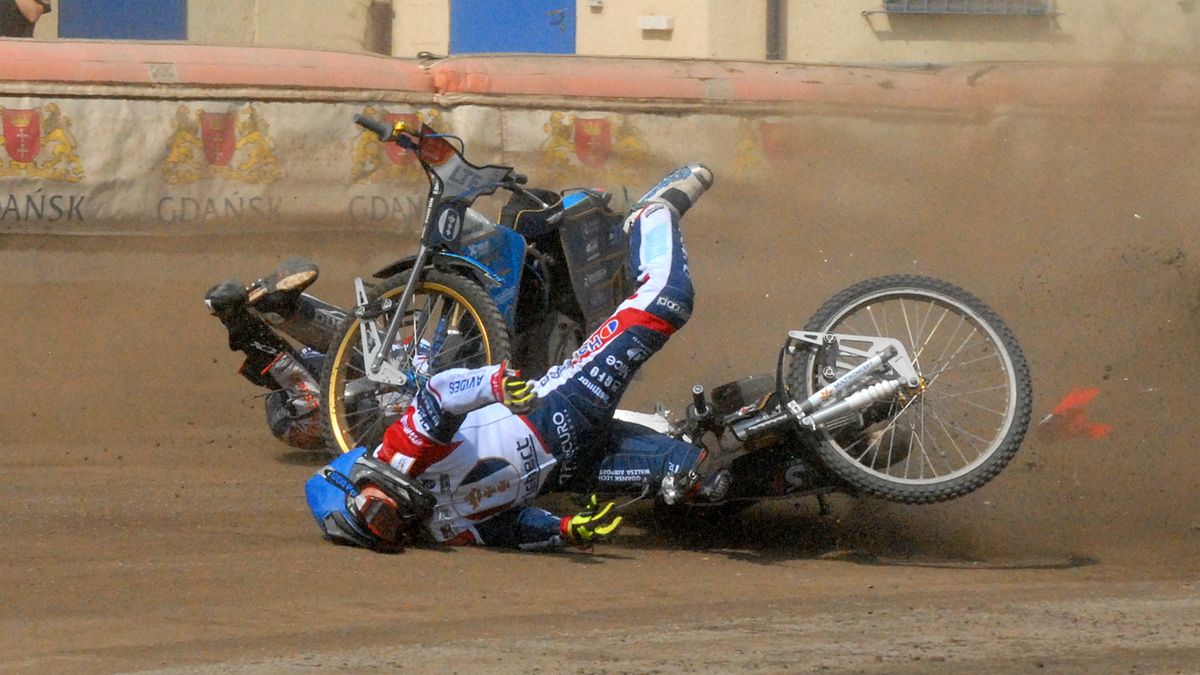 WP SportoweFakty / Tomasz Rosochacki / Na zdjęciu: upadek Trofimowa (kask niebieski) i Jamroga