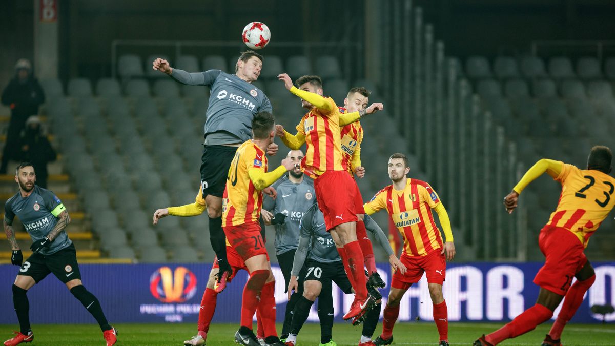 Newspix / Tomasz Folta  / Na zdjęciu: piłkarze Korony Kielce i KGHM Zagłębia Lubin
