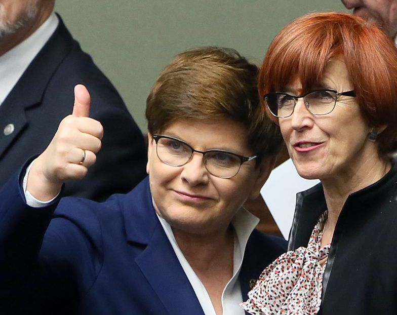 Premier Beata Szydło i minister rodziny Elżbieta Rafalska