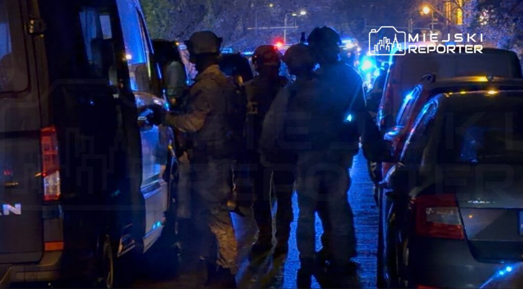 Warszawa: Koniec akcji na Mokotowie. Kontrterroryści weszli do mieszkania, z którego agresywny mężczyzna wyrzucał przedmioty