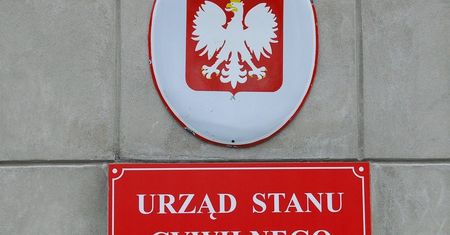 Insygnia dla urzędników okazały się bublem? Orzeł źle się układał