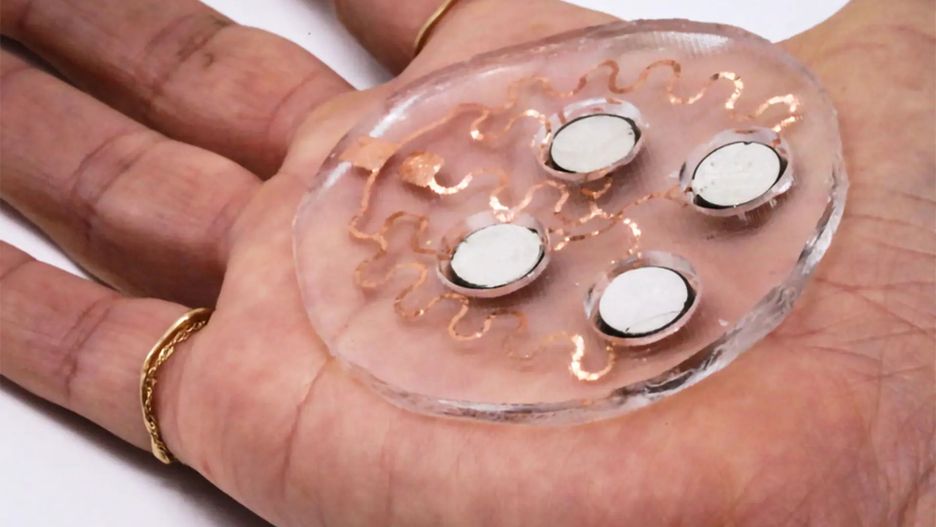 Hydrożelowy "plaster" aplikujący leki przez skórę