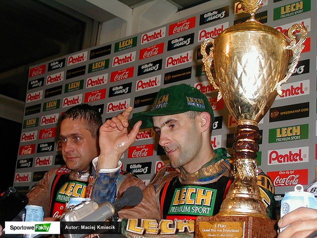 Tomasz Gollob "błotnistym" po triumfie w deszczowym Berlinie w 2001 roku