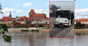 Absurd w Toruniu. Podłączyli agregat do autobusu elektrycznego