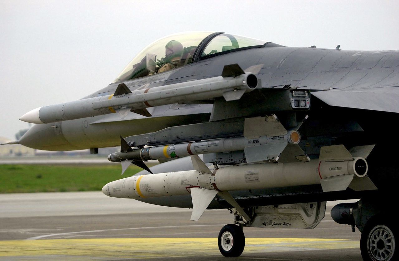 AGM-88E AARGM - pogromca obrony przeciwlotniczej. Nowa broń polskich F-16