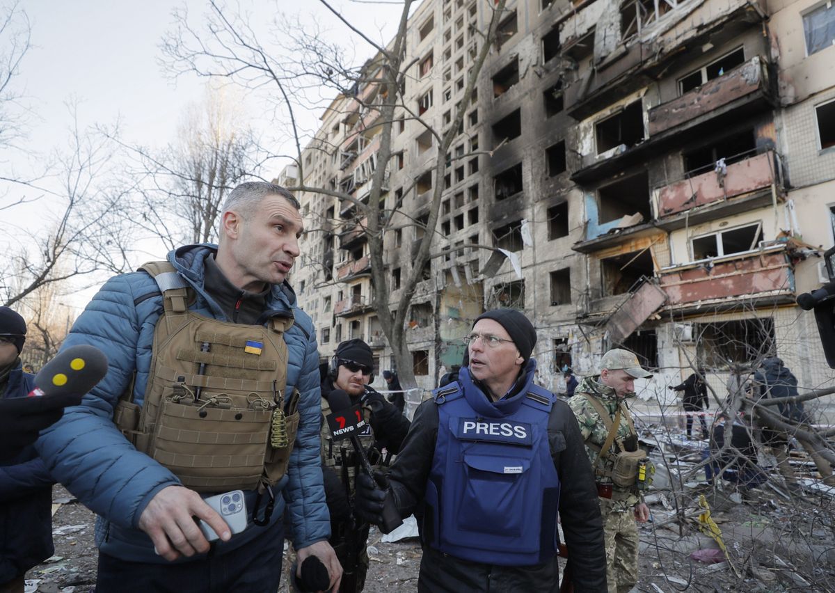 Mer Kijowa: To nie bomby wygrywają wojny, ale wola i duch PAP/EPA/ SERGEY DOLZHENKO
