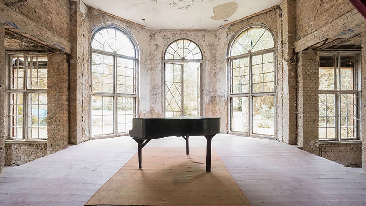 Od 10 lat szuka porzuconych fortepianów i fotografuje ich piękno 1