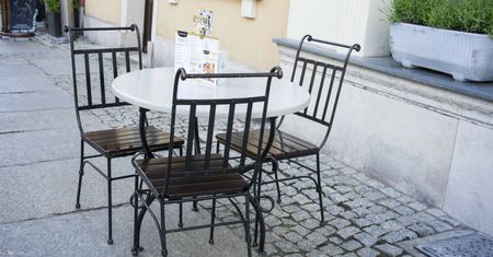 Kawiarnie tylko dla zaszczepionych. Rekordowa liczba Francuzów zapisała się na szczepienie