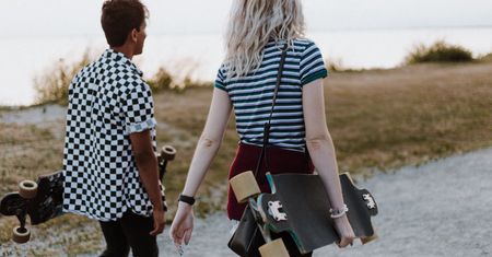 Aktywne lato w amerykańskim stylu. Longboard, czyli surfing na betonie