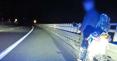 Jechał rowerem po S3. Niebezpieczną podróż przerwała policja