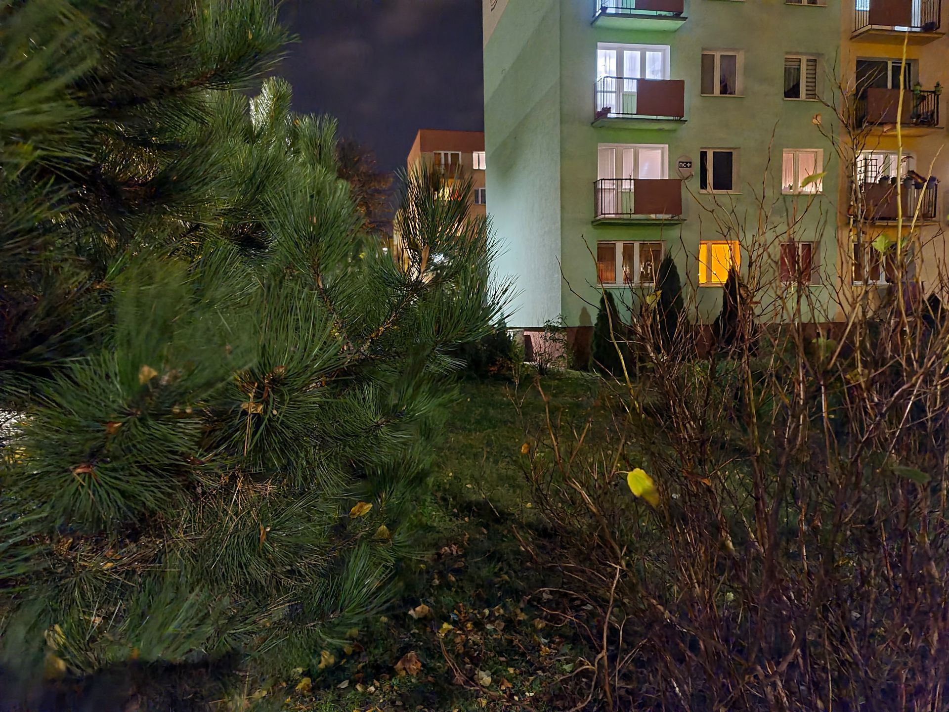 Lepiej późno niż wcale. iPhone 13 Pro ma dostać lepszy aparat dodatkowy 3