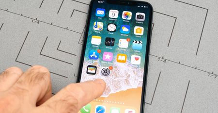 Apple oskarżone o zawyżanie rozdzielczości ekranu w iPhone'ach. Jeden z zarzutów to absurd