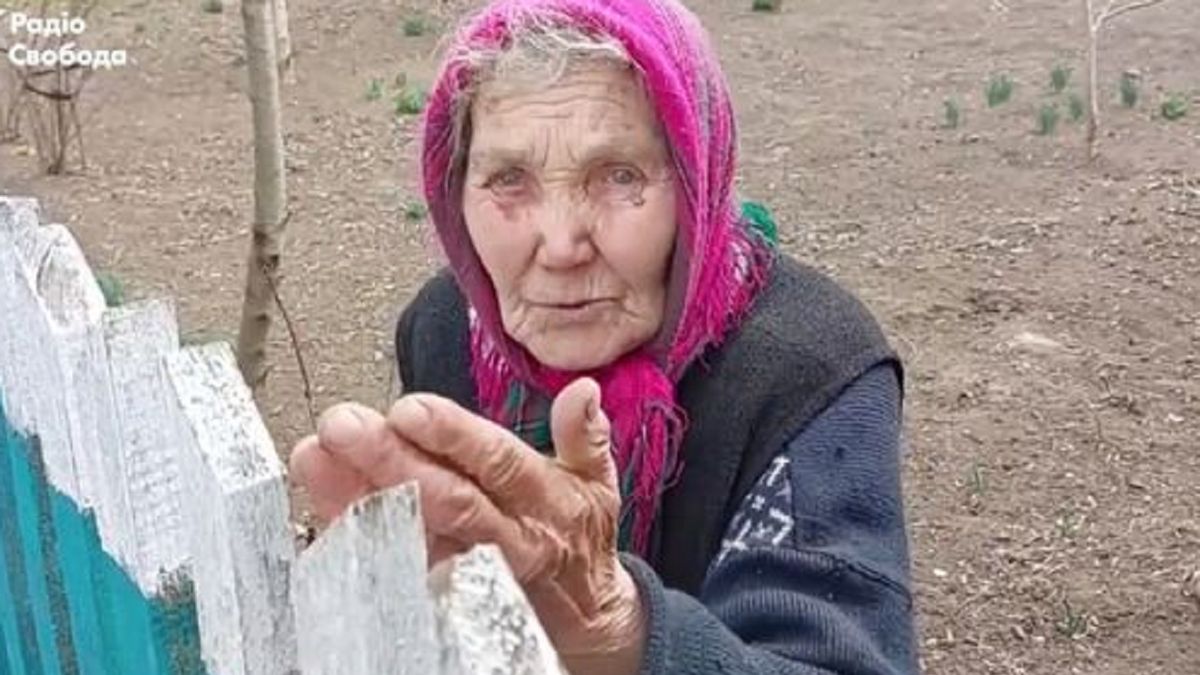 Kobieta jest jedyną, która nie opuściła wsi Kwitnewe.