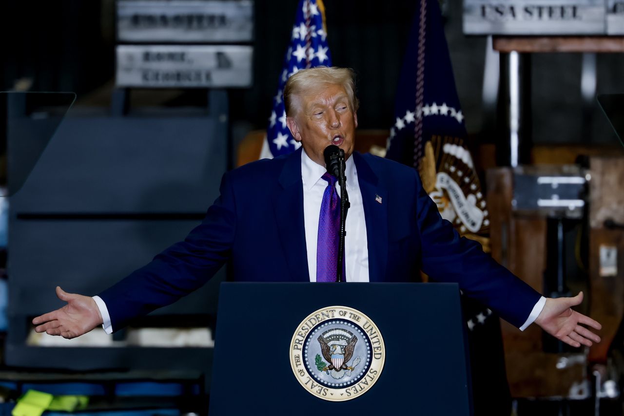 Działo się w nocy. Trump rozważa atak na Iran i chce odtajnić dokumenty ws. UFO