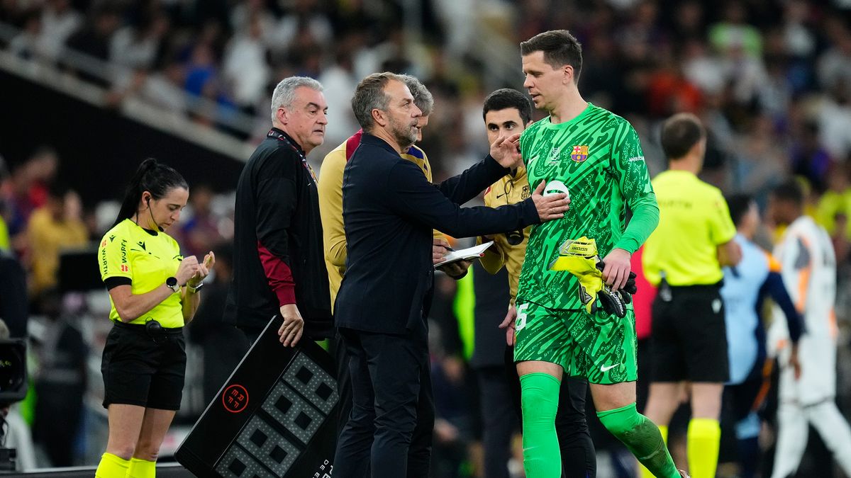 Getty Images / Jose Breton/Pics Action/NurPhoto / Na zdjęciu: Hansi Flick i Wojciech Szczęsny