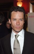 Guy Pearce i Głodny Królik