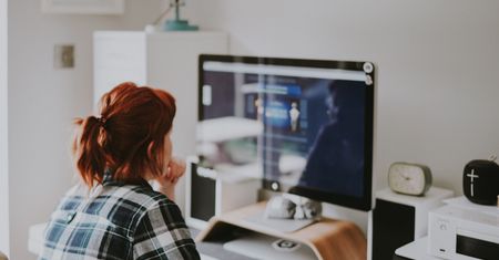 Czym jest praca asynchroniczna i kiedy można ją wprowadzić?