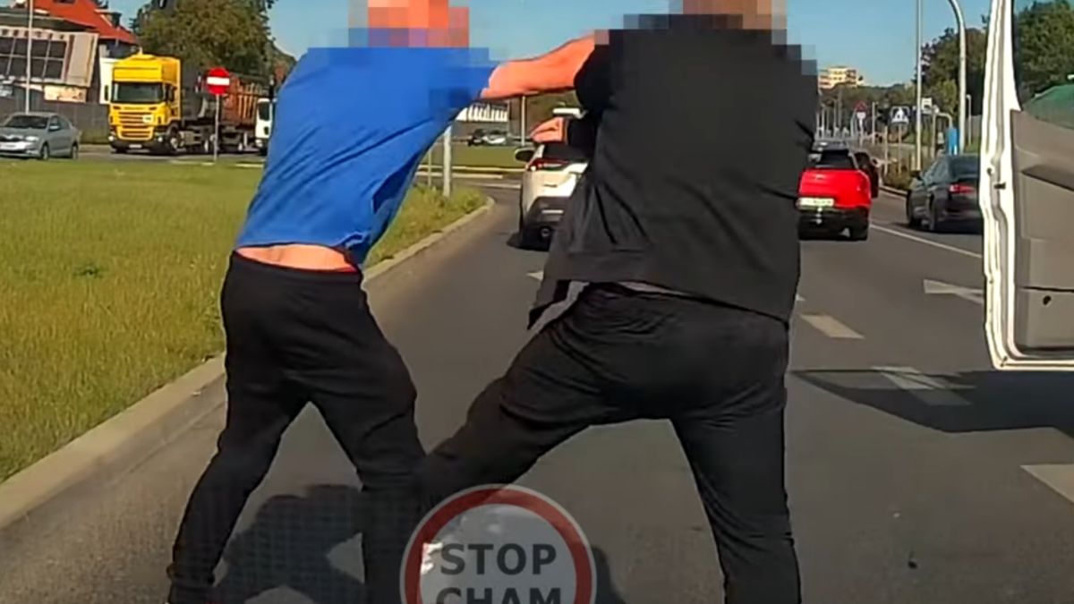  Kamera nagrała bójkę kierowców w Szczecinie