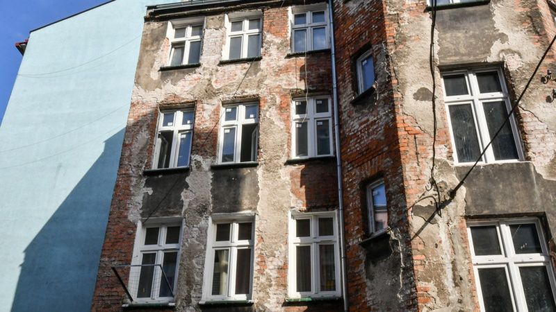 Wrocław. 16 kamienic przyłączonych do sieci ciepłowniczej. Akcja "Zmień piec" nabrała rozpędu